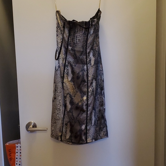 Dress - Picture 3 of 3